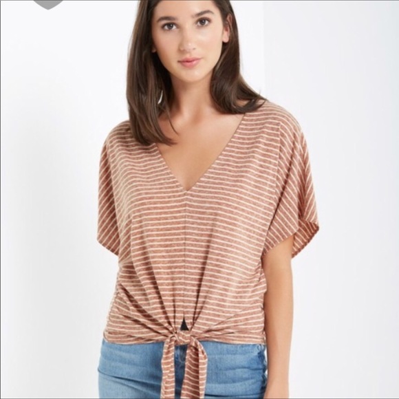 Tops - 🦋Women’s tie top🦋